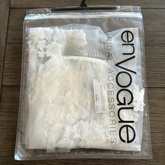 En Vogue NWT bridal Veil - Picture 3 of 5